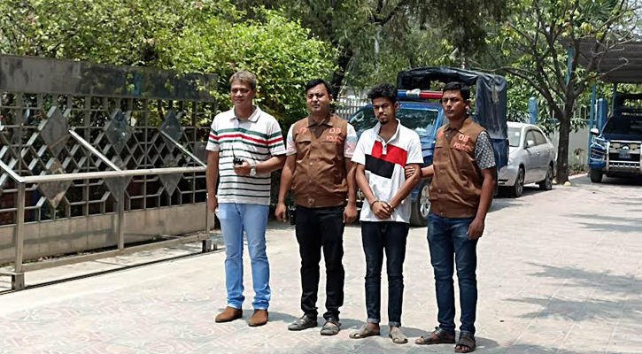 রূপগঞ্জে সংঘর্ষে গুলিবিদ্ধ হয়ে বাবুর্চি নিহত, অস্ত্রসহ গ্রেপ্তার ১ রূপগঞ্জে সংঘর্ষে গুলিবিদ্ধ হয়ে বাবুর্চি নিহত, অস্ত্রসহ গ্রেপ্তার ১