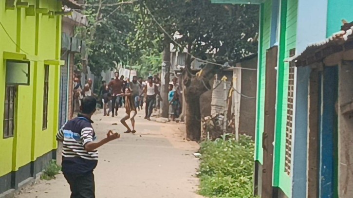 রূপগঞ্জে মোশা বাহিনীর তান্ডব-গুলিবর্ষণ, পুলিশসহ আহত-২০ রূপগঞ্জে মোশা বাহিনীর তান্ডব-গুলিবর্ষণ, পুলিশসহ আহত-২০