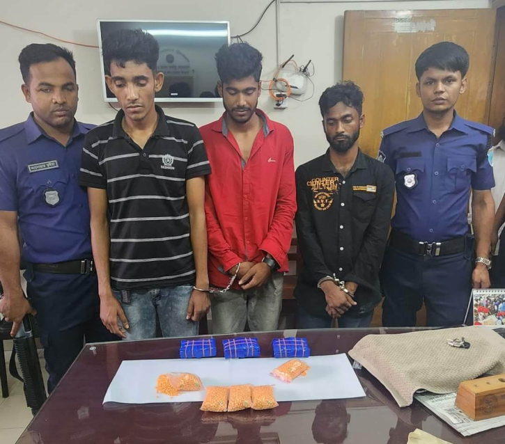 ঢাকা-চট্টগ্রাম মহাসড়ক: গত ৬ মাসে ১ লাখেরও বেশি ইয়াবা উদ্ধার, গ্রেপ্তার ১৫ ঢাকা-চট্টগ্রাম মহাসড়ক: গত ৬ মাসে ১ লাখেরও বেশি ইয়াবা উদ্ধার, গ্রেপ্তার ১৫
