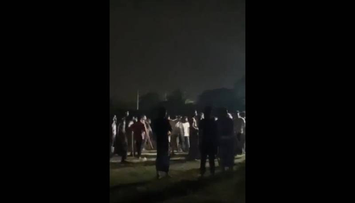 স্বতন্ত্র মেয়র প্রার্থীর বাড়িতে দেশীয় অস্ত্রসহ সন্ত্রাসী নিয়ে নৌকার প্রার্থীর হামলার অভিযোগ স্বতন্ত্র মেয়র প্রার্থীর বাড়িতে দেশীয় অস্ত্রসহ সন্ত্রাসী নিয়ে নৌকার প্রার্থীর হামলার অভিযোগ