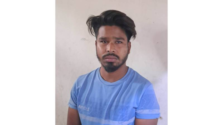 ফতুল্লায় বাক প্রতিবন্ধী কিশোরীকে ধর্ষনের অভিযোগে যুবক আটক ফতুল্লায় বাক প্রতিবন্ধী কিশোরীকে ধর্ষনের অভিযোগে যুবক আটক