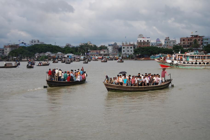 শিক্ষার্থীদের দাবিতে, সেন্ট্রাল খেয়াঘাটে দুইটি ফ্রি ট্রলার চালু শিক্ষার্থীদের দাবিতে, সেন্ট্রাল খেয়াঘাটে দুইটি ফ্রি ট্রলার চালু