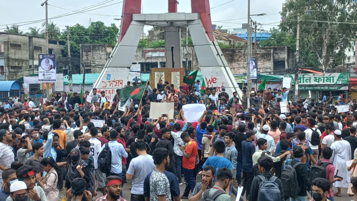 নারায়ণগঞ্জের হাজার হাজার শিক্ষার্থীর বিক্ষোভ-গণমিছিল নারায়ণগঞ্জের হাজার হাজার শিক্ষার্থীর বিক্ষোভ-গণমিছিল