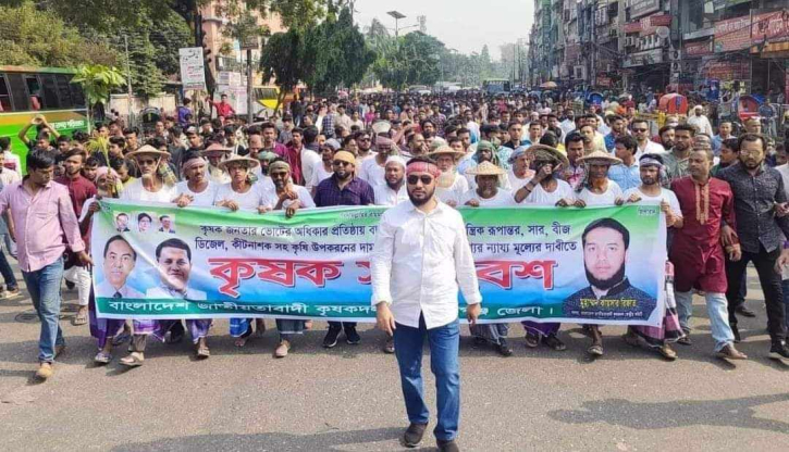 আন্দোলনের উত্তাল দিনগুলোতে রাজপথে রিফাত ছিলেন অপ্রতিরোধ্য আন্দোলনের উত্তাল দিনগুলোতে রাজপথে রিফাত ছিলেন অপ্রতিরোধ্য