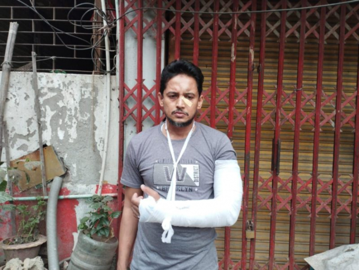 রূপায়ন মসজিদে প্রভাব বিস্তারে হাতুড়ি হাতে হামলা, ভিডিও ভাইরাল রূপায়ন মসজিদে প্রভাব বিস্তারে হাতুড়ি হাতে হামলা, ভিডিও ভাইরাল