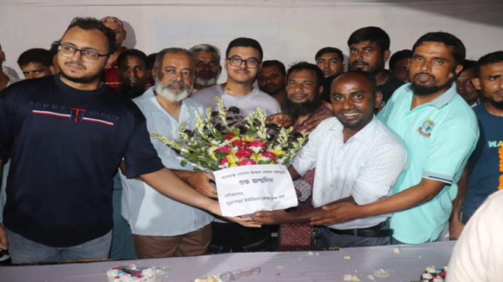 গোলাম ফারুক খোকনের জন্মদিনে শুভেচ্ছা কেক কাটা বৃক্ষ রোপণ দোয়া অনুষ্ঠিত গোলাম ফারুক খোকনের জন্মদিনে শুভেচ্ছা কেক কাটা বৃক্ষ রোপণ দোয়া অনুষ্ঠিত