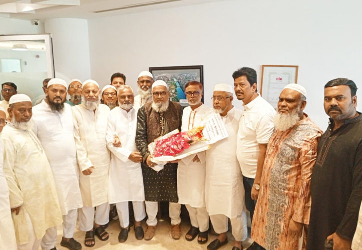 সাখাওয়াতকে বদুর নেতৃত্বে ফুলেল শুভেচ্ছা 