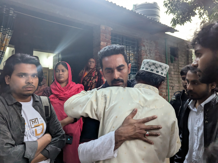 প্রতিবন্ধী অটোচালক সোহেল হত্যাকাণ্ড: পরিবারের পাশে দাঁড়ালেন অঞ্জন দাস