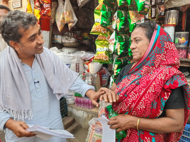 মাথাল মার্কায় ভোট চাইলেন তারিকুল