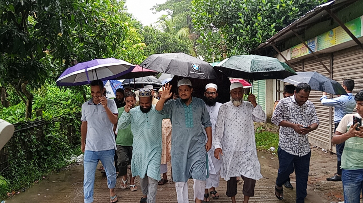 বৃষ্টি উপেক্ষা করে আবদুল জব্বারের ব্যাপক গণসংযোগ