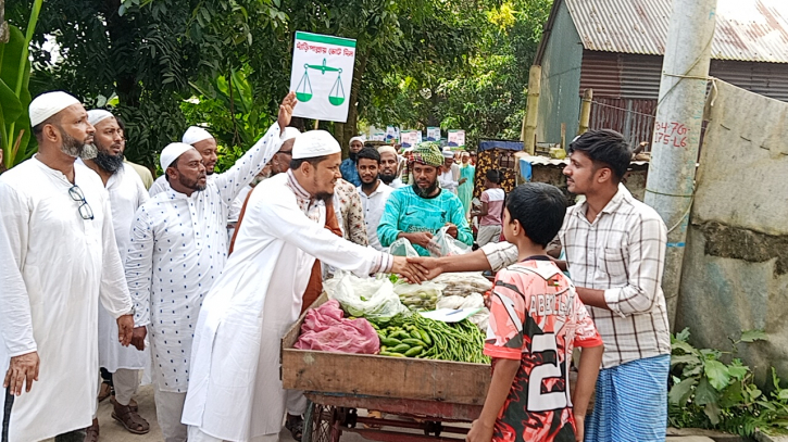 আলীরটেকে জামায়াতের প্রার্থী আবদুুল জব্বারের গণসংযোগ আলীরটেকে জামায়াতের প্রার্থী আবদুুল জব্বারের গণসংযোগ