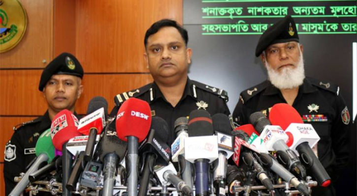 নাশকতা রোধে সড়কে ছদ্মবেশে র্যাব নাশকতা রোধে সড়কে ছদ্মবেশে র্যাব