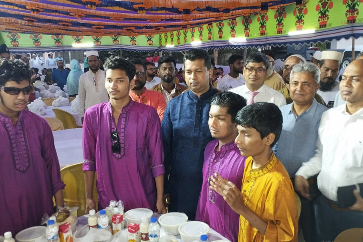 এতিম সুবিধাবঞ্চিত শিশুদের নিয়ে নারায়ণগঞ্জ ডিসির ইফতার এতিম সুবিধাবঞ্চিত শিশুদের নিয়ে নারায়ণগঞ্জ ডিসির ইফতার