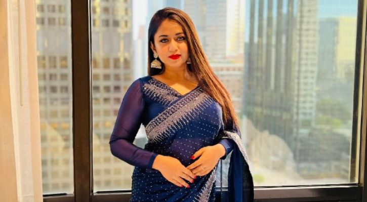 ‘এত টাকা কামানো সম্ভব না, যদি না সুগার ড্যাডি থাকে’ ‘এত টাকা কামানো সম্ভব না, যদি না সুগার ড্যাডি থাকে’