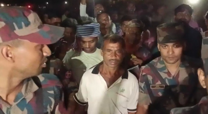 দুই বাংলাদেশিকে ফেরত আনল বিজিবি দুই বাংলাদেশিকে ফেরত আনল বিজিবি
