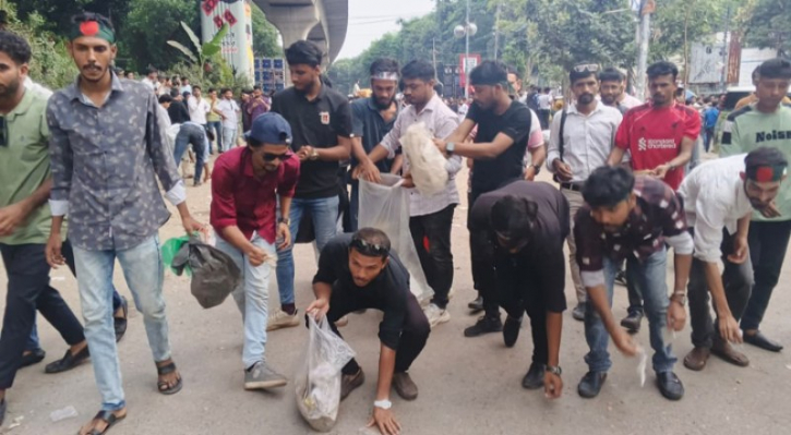 সমাবেশস্থল পরিষ্কার করলেন ছাত্রদল নেতাকর্মীরা সমাবেশস্থল পরিষ্কার করলেন ছাত্রদল নেতাকর্মীরা