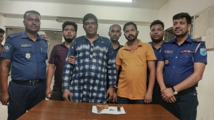 সিদ্ধিরগঞ্জে অস্ত্র গুলিসহ দুই সন্ত্রাসী গ্রেপ্তার সিদ্ধিরগঞ্জে অস্ত্র গুলিসহ দুই সন্ত্রাসী গ্রেপ্তার