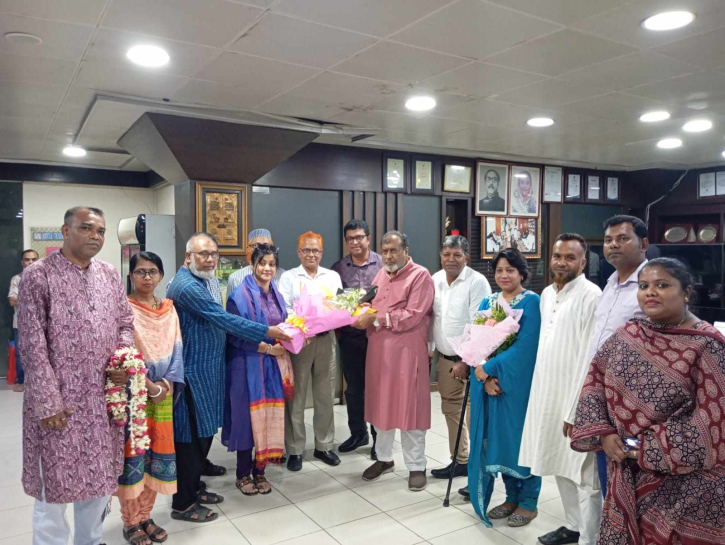 সেলিম ওসমানের সাথে হাইস্কুলের নব-নির্বাচিত কমিটির সাক্ষাত সেলিম ওসমানের সাথে হাইস্কুলের নব-নির্বাচিত কমিটির সাক্ষাত
