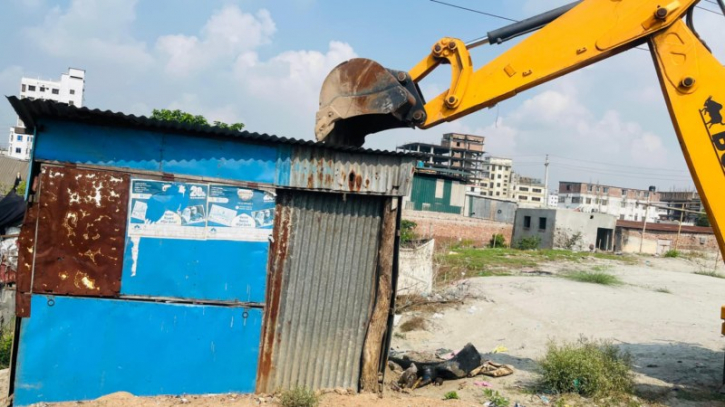 নারায়ণগঞ্জে অবৈধ স্থাপনা উচ্ছেদ ও পোস্টার অপসারণ নারায়ণগঞ্জে অবৈধ স্থাপনা উচ্ছেদ ও পোস্টার অপসারণ