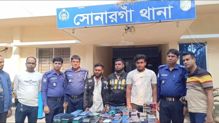 সোনারগাঁয়ে কেন্দ্রীয় সমন্বয়কদের মাইক্রোবাসে ছিনতাই, ১৪৮টি মোবাইলসহ আরও তিন ছিনতাইকারী গ্রেপ্তার সোনারগাঁয়ে কেন্দ্রীয় সমন্বয়কদের মাইক্রোবাসে ছিনতাই, ১৪৮টি মোবাইলসহ আরও তিন ছিনতাইকারী গ্রেপ্তার