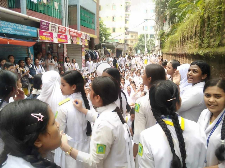 বিবি মরিয়ম স্কুলে প্রধান শিক্ষক ও সভাপতির পদত্যাগের দাবীতে মানববন্ধন বিবি মরিয়ম স্কুলে প্রধান শিক্ষক ও সভাপতির পদত্যাগের দাবীতে মানববন্ধন
