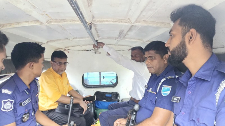 ভুমি জড়িপের নামে অবৈধ অর্থ আদায়, পুলিশে সোপর্দ