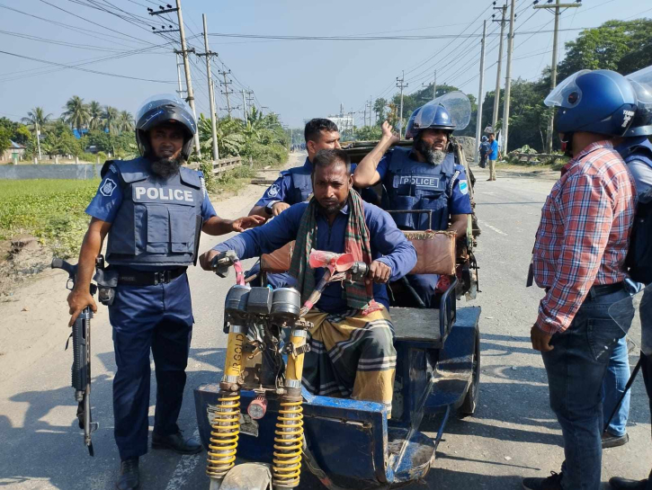 নারায়ণগঞ্জে তিন পুলিশকে কুপিয়ে ও পিটিয়ে জখম নারায়ণগঞ্জে তিন পুলিশকে কুপিয়ে ও পিটিয়ে জখম