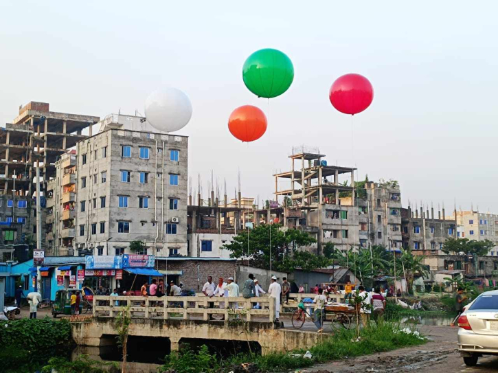 বিএনপির সমাবেশের মঞ্চের কাজ শুরু, উড়লো বেলুন বিএনপির সমাবেশের মঞ্চের কাজ শুরু, উড়লো বেলুন