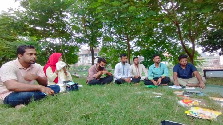 স্মাইল নারায়ণগঞ্জ শাখার নিরবে বই পড়া কার্যক্রম স্মাইল নারায়ণগঞ্জ শাখার নিরবে বই পড়া কার্যক্রম