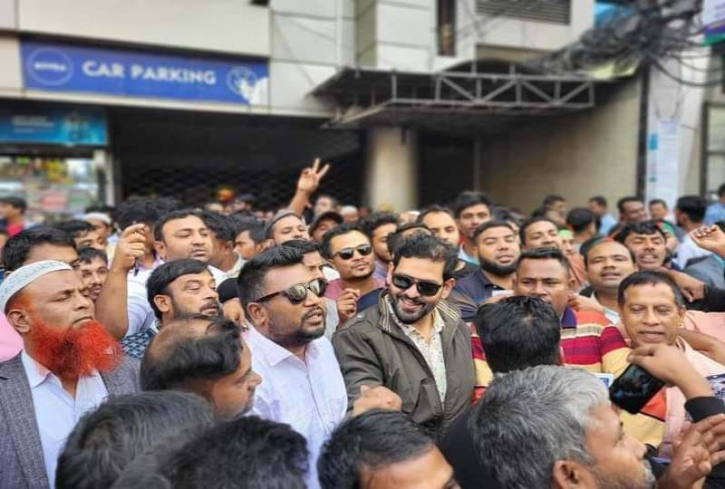 হুলিয়া মাথায় নারায়ণগঞ্জ বিএনপির চমক হুলিয়া মাথায় নারায়ণগঞ্জ বিএনপির চমক