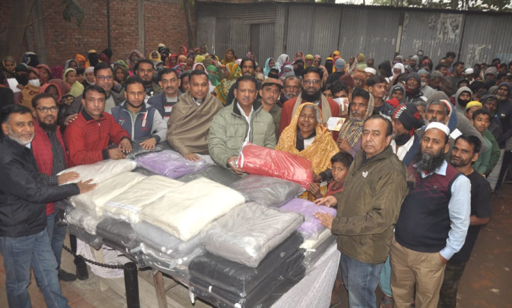 নারায়ণগঞ্জে শীতার্তদের মাঝে ক্যান্টিনের শীতবস্ত্র বিতরণ নারায়ণগঞ্জে শীতার্তদের মাঝে ক্যান্টিনের শীতবস্ত্র বিতরণ
