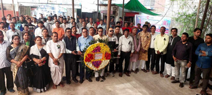 ভাষা শহীদদের ফুলেল শ্রদ্ধা নিবেদন পূজা উদযাপন পরিষদের ভাষা শহীদদের ফুলেল শ্রদ্ধা নিবেদন পূজা উদযাপন পরিষদের