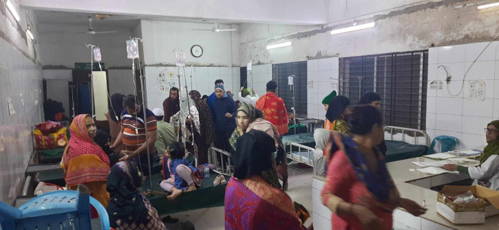 আদমজী ইপিজেডে ইপিক গার্মেন্টের ৩ শতাধিক শ্রমিক অসুস্থ হয়ে হাসপাতালে আদমজী ইপিজেডে ইপিক গার্মেন্টের ৩ শতাধিক শ্রমিক অসুস্থ হয়ে হাসপাতালে