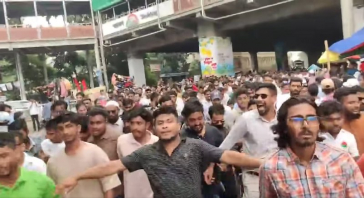 বৃষ্টি উপেক্ষা করে সুলতানের নেতৃত্বে না.গঞ্জ ছাত্রদলের বিশাল মিছিল বৃষ্টি উপেক্ষা করে সুলতানের নেতৃত্বে না.গঞ্জ ছাত্রদলের বিশাল মিছিল