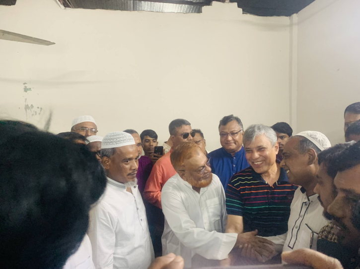 গিয়াসউদ্দিনের আয়োজনে ঈদ পুনর্মিলনীতে নেতাকর্মীদের ঢল গিয়াসউদ্দিনের আয়োজনে ঈদ পুনর্মিলনীতে নেতাকর্মীদের ঢল