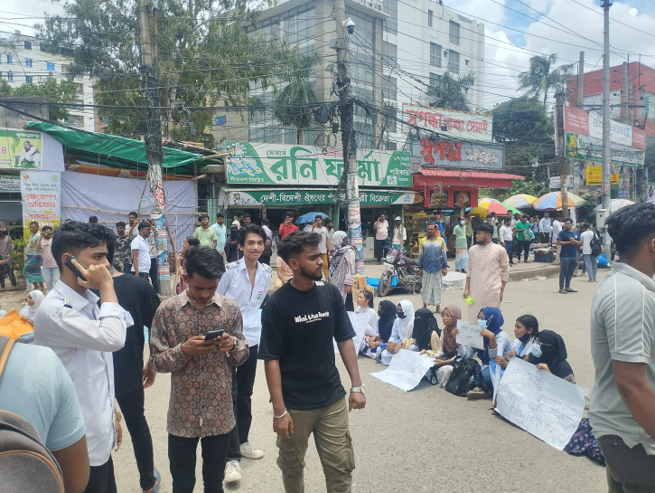 শিক্ষার্থীদের প্রতিবাদ, ঢাকা নারায়ণগঞ্জ ট্রেন বন্ধ শিক্ষার্থীদের প্রতিবাদ, ঢাকা নারায়ণগঞ্জ ট্রেন বন্ধ
