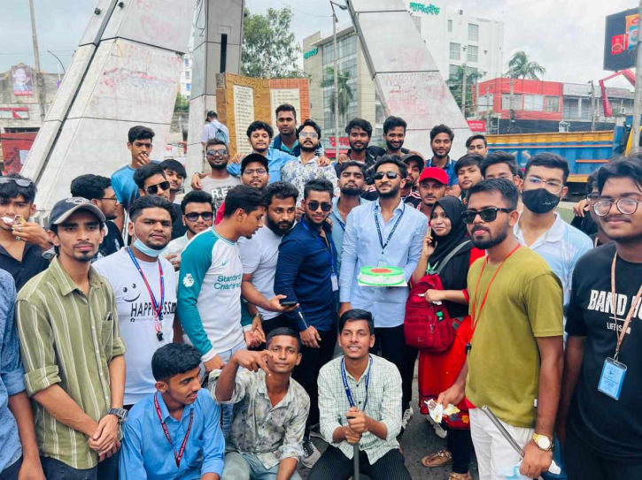 টোল ১০ টাকা চাঁদাবাজি ৮০ টাকা ধরা পড়লো ছাত্রদের হাতে টোল ১০ টাকা চাঁদাবাজি ৮০ টাকা ধরা পড়লো ছাত্রদের হাতে