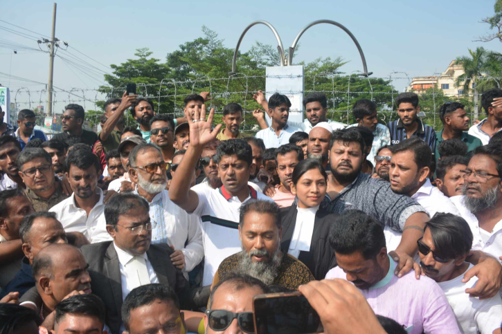 হত্যাচেষ্টা মামলায় আগাম জামিন পেলেন আশা হত্যাচেষ্টা মামলায় আগাম জামিন পেলেন আশা