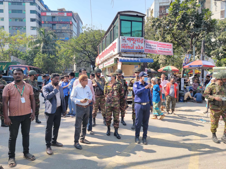 নারায়ণগঞ্জে যৌথ বাহিনীর অভিযান, অর্ধশতাধিক যানবাহনের নামে মামলা নারায়ণগঞ্জে যৌথ বাহিনীর অভিযান, অর্ধশতাধিক যানবাহনের নামে মামলা