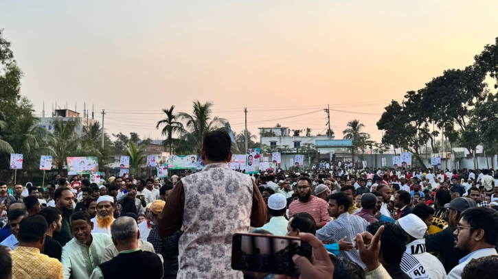 দিপু ভূইয়ার উঠান বৈঠক পরিনত জনসমাবেশে দিপু ভূইয়ার উঠান বৈঠক পরিনত জনসমাবেশে
