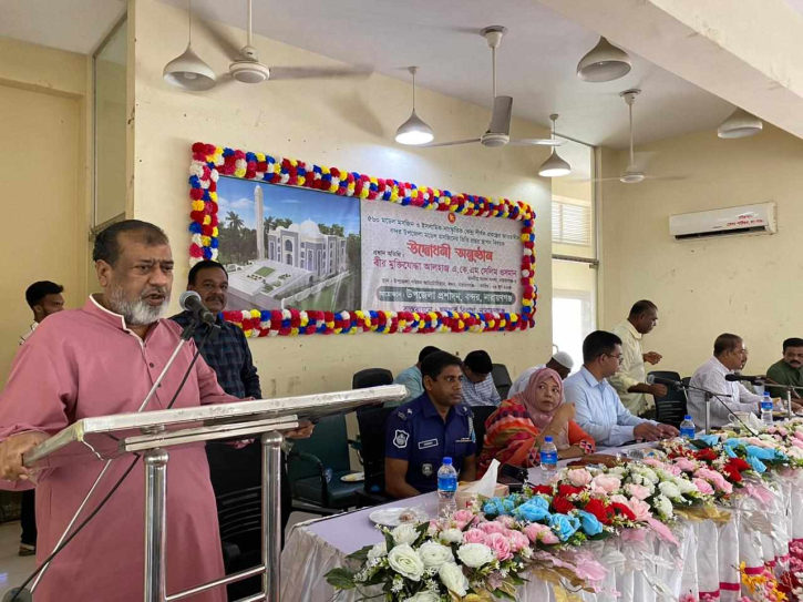প্রধানমন্ত্রী সাহস দিয়ে রেখেছেন, আমাদের মুখে হাসি আছে : সেলিম ওসমান