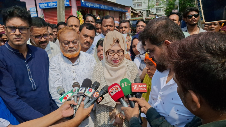 প্রকাশ্যে এদের ফাঁসি দেয়া উচিত : আফরোজা আব্বাস প্রকাশ্যে এদের ফাঁসি দেয়া উচিত : আফরোজা আব্বাস