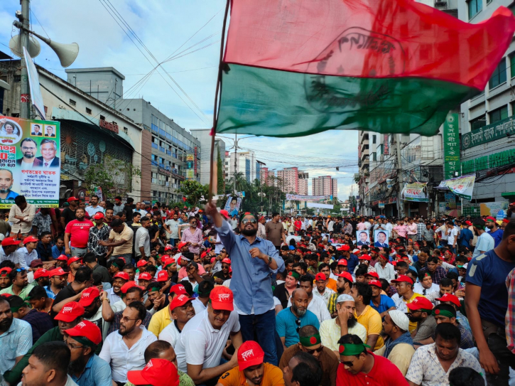 ধানের শীষের আলোকবর্তিকা হাতে ফতুল্লাজুড়ে ছুটছেন রনি