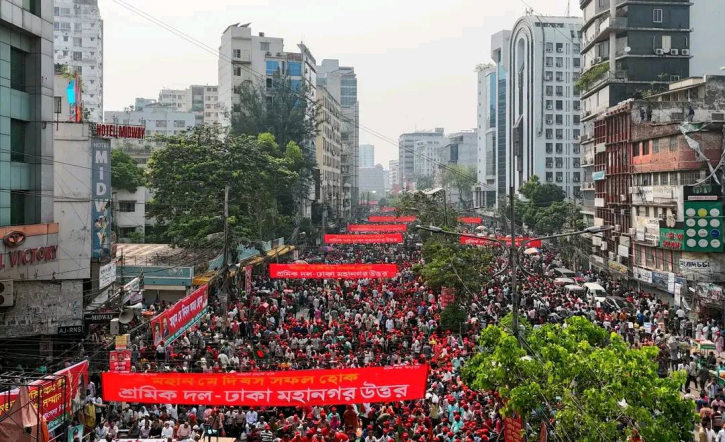 বৃষ্টি উপেক্ষা করে বিএনপির শ্রমিক সমাবেশ জনসমুদ্র