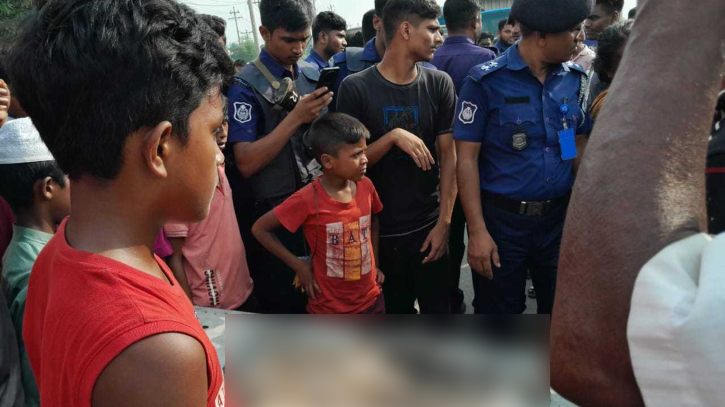 গাজী টায়ার কারখানায় পাওয়া গেল পোড়া দেহাবশেষ গাজী টায়ার কারখানায় পাওয়া গেল পোড়া দেহাবশেষ