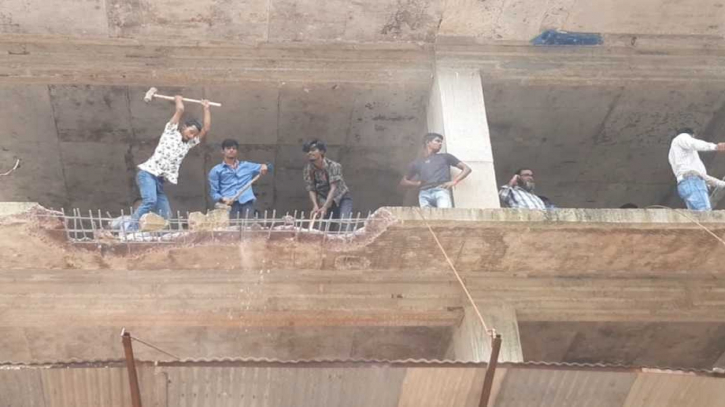 নারায়ণগঞ্জে পাঁচ ভবনের নির্মাণ কাজ বন্ধসহ ৪টি গুঁড়িয়ে দিলো রাজউক