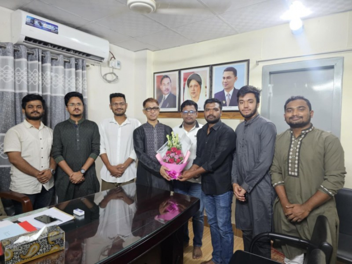 সিদ্ধিরগঞ্জের ঢাবি হলের ছাত্রদল নেতাদের সাথে মামুন মাহমুদের শুভেচ্ছা বিনিময় সিদ্ধিরগঞ্জের ঢাবি হলের ছাত্রদল নেতাদের সাথে মামুন মাহমুদের শুভেচ্ছা বিনিময়