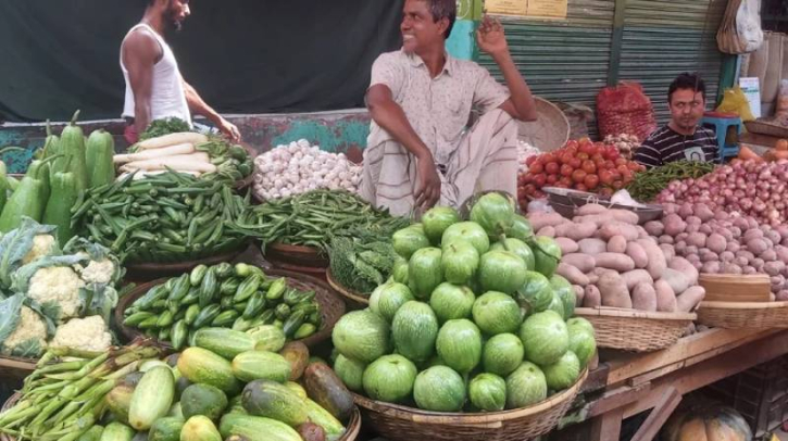 সিরাজগঞ্জে ৫ টাকা, নারায়ণগঞ্জে ৭০ টাকা কেজি বেগুন!