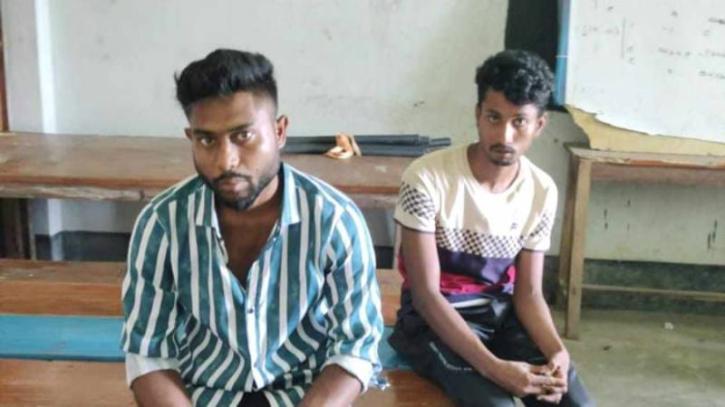 নারায়ণগঞ্জে জাল ভোট দেয়ার সময় দুই যুবক আটক নারায়ণগঞ্জে জাল ভোট দেয়ার সময় দুই যুবক আটক