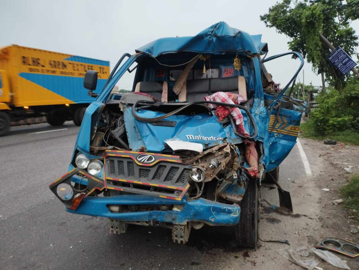 ঢাকা-চট্টগ্রাম মহাসড়কে সড়ক দুর্ঘটনায় হেলপারের মৃত্যু ঢাকা-চট্টগ্রাম মহাসড়কে সড়ক দুর্ঘটনায় হেলপারের মৃত্যু